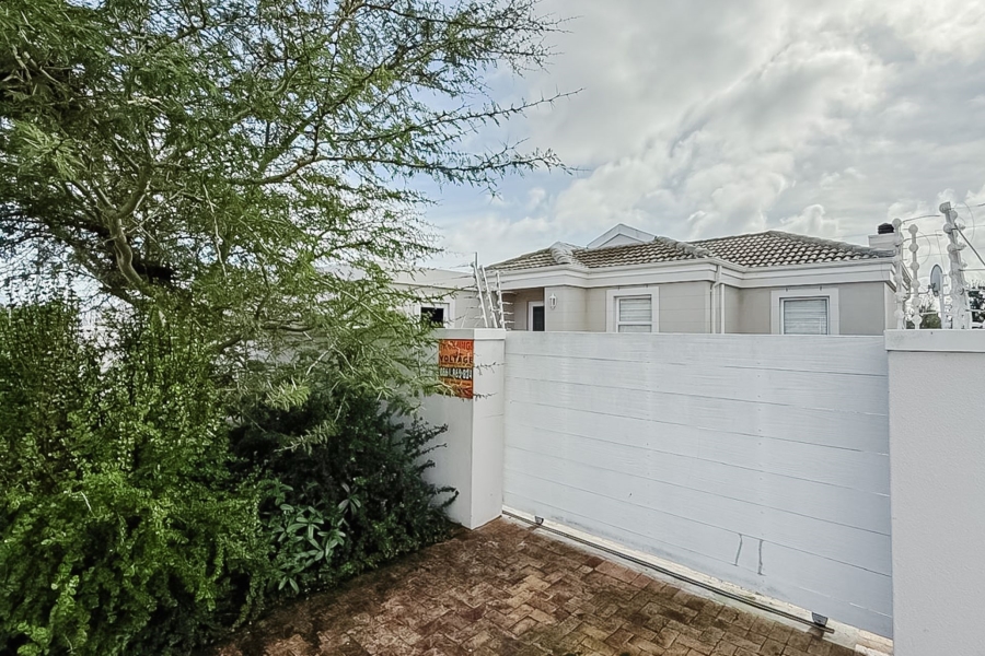 4 Bedroom Property for Sale in Sunningdale Western Cape